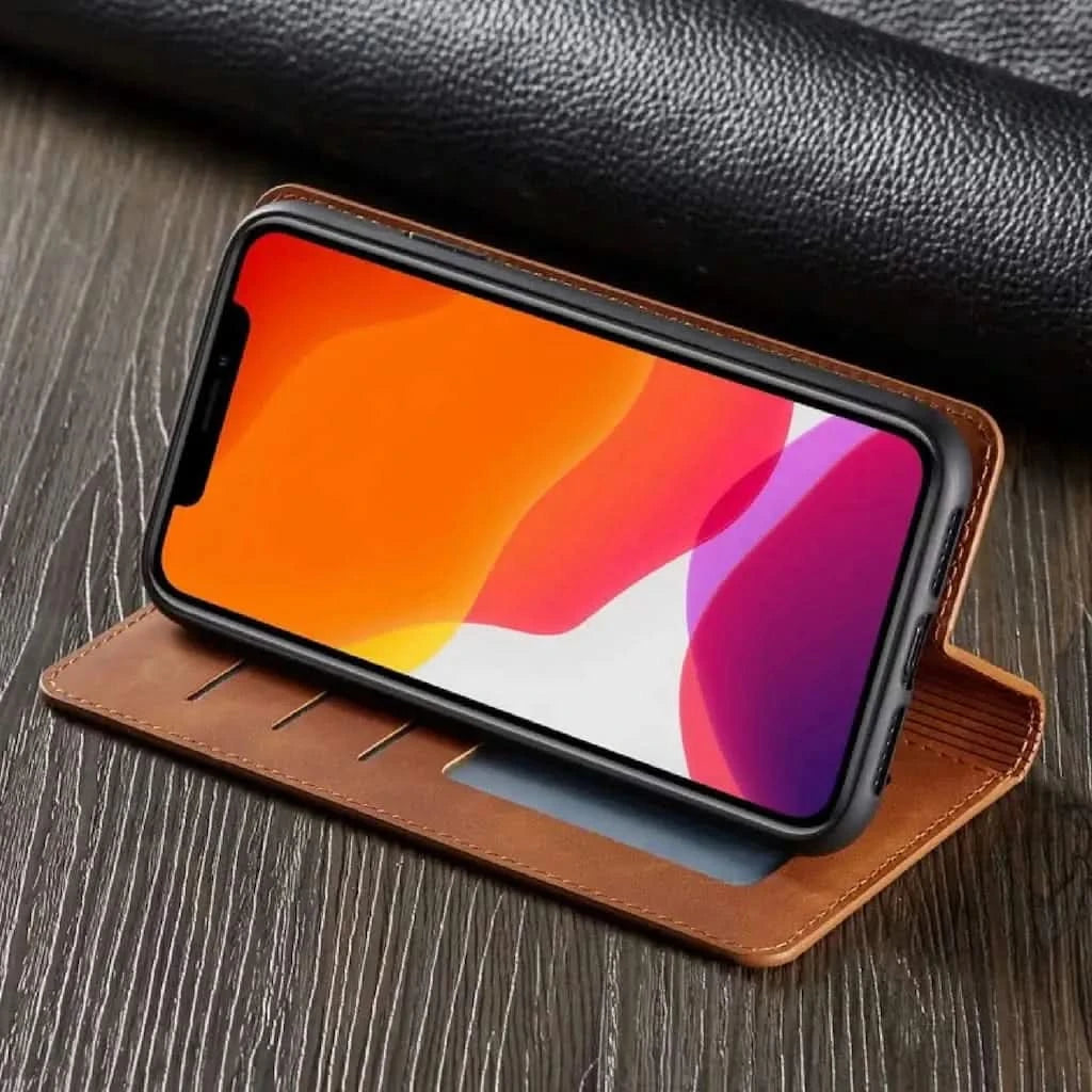 Magnetisk flip cover til iPhone – brun, åben med telefon og kortplads