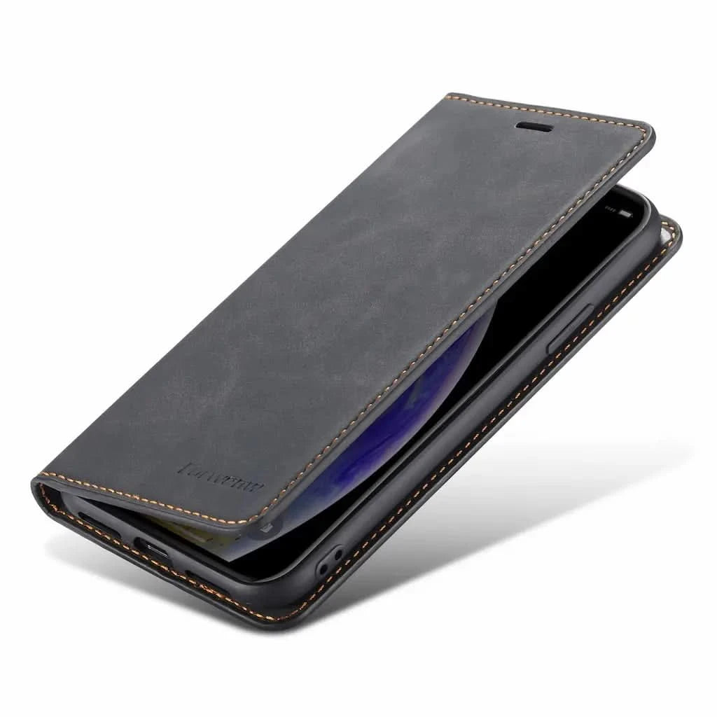 Magnetisk flip cover til iPhone i sort – lukket, elegant læderlook