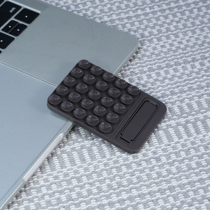 Sort MagSafe Suction Mobilholder med Kickstand monteret bag på laptop for skrivebordsvisning
