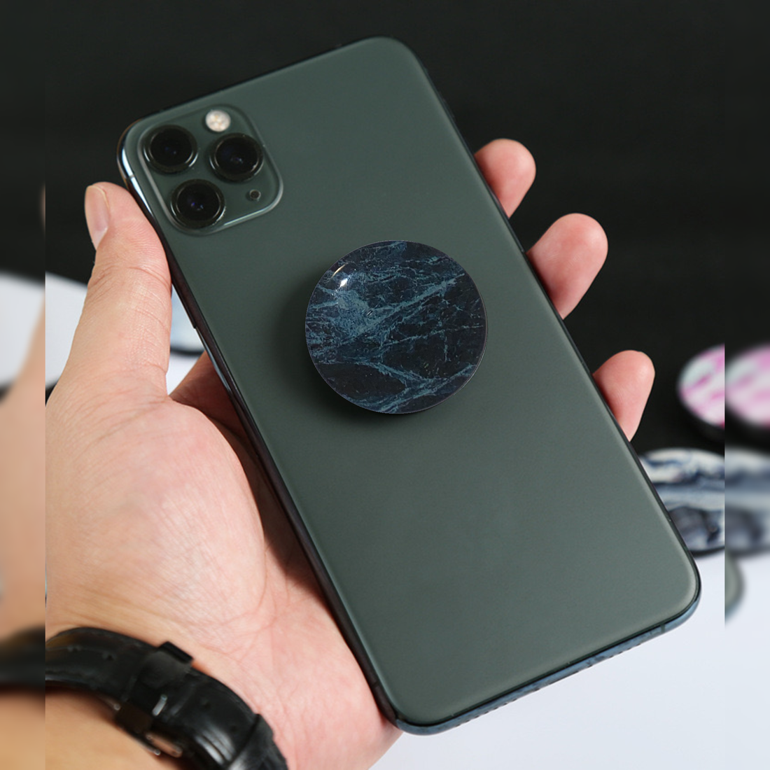 Sort marmor popsocket på mobil